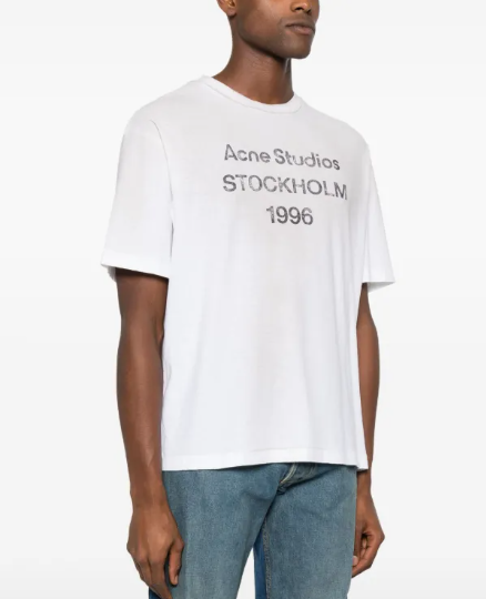 Punase l&ouml;&ouml;giga: Kuidas Acne Studios muutis igap&auml;evase moe kunstiks