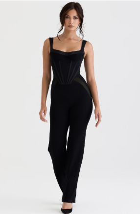 Võluv stiil ja enesekindlus koos House of CB corset jumpsuitiga